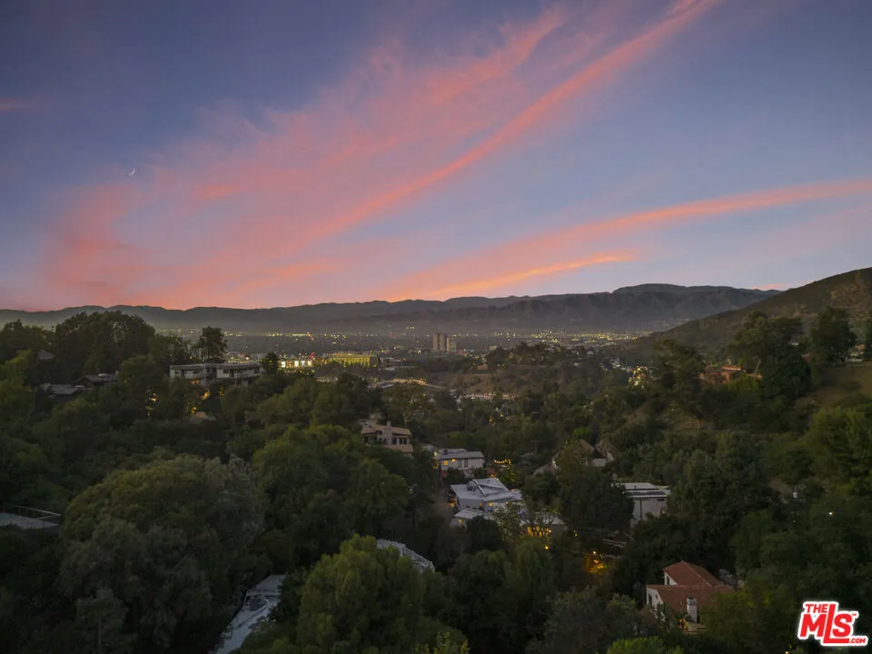7317 Caverna Drive Los Angeles, CA 90068