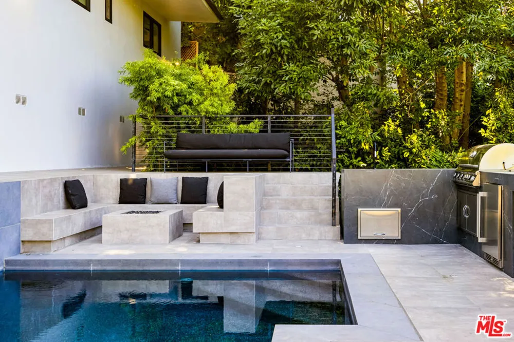 7317 Caverna Drive Los Angeles, CA 90068