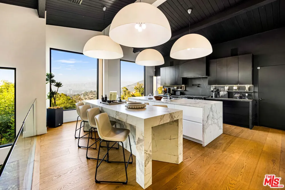 7317 Caverna Drive Los Angeles, CA 90068