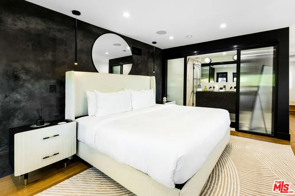 7317 Caverna Drive Los Angeles, CA 90068