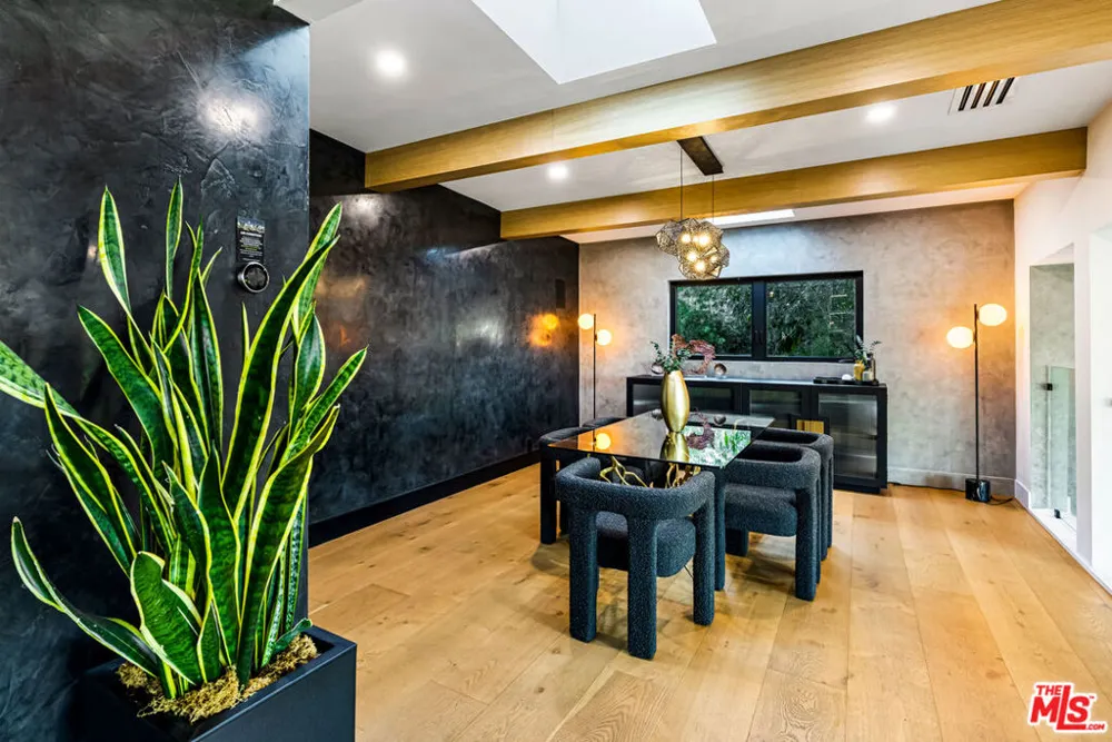 7317 Caverna Drive Los Angeles, CA 90068