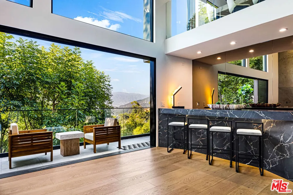 7317 Caverna Drive Los Angeles, CA 90068