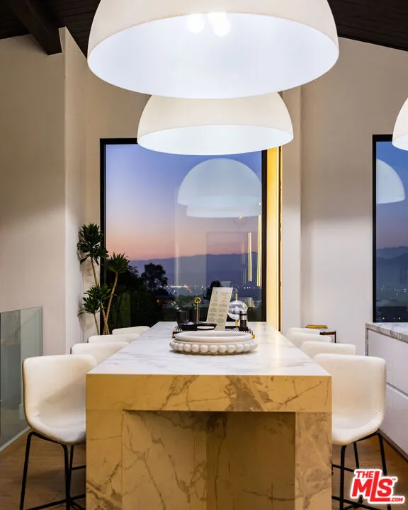 7317 Caverna Drive Los Angeles, CA 90068