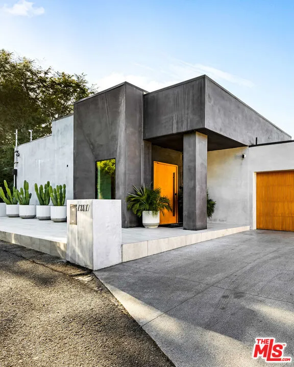 7317 Caverna Drive Los Angeles, CA 90068