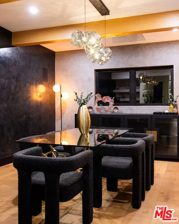 7317 Caverna Drive Los Angeles, CA 90068