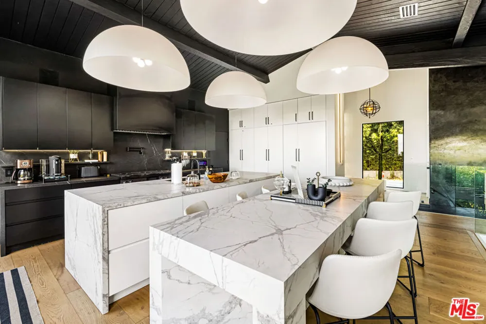 7317 Caverna Drive Los Angeles, CA 90068