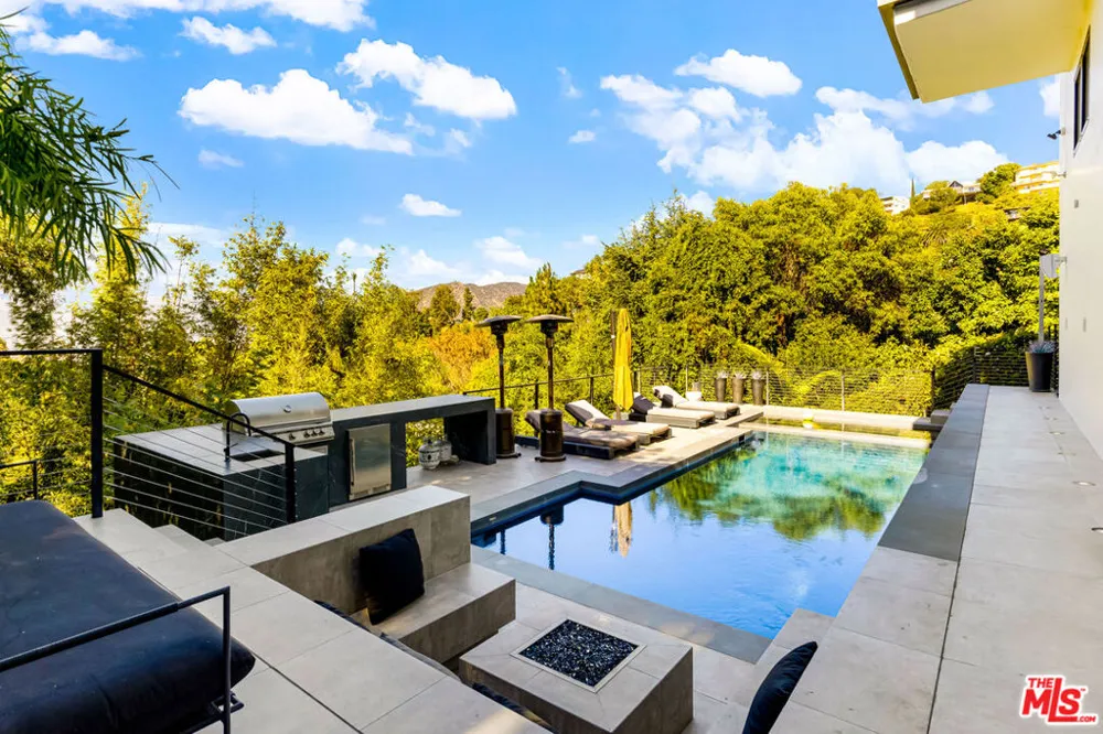 7317 Caverna Drive Los Angeles, CA 90068