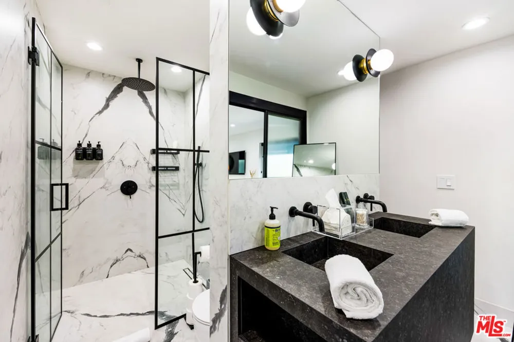 7317 Caverna Drive Los Angeles, CA 90068