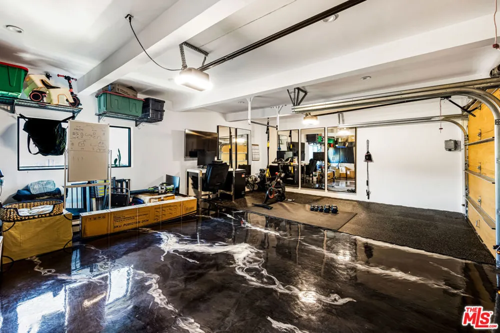 7317 Caverna Drive Los Angeles, CA 90068