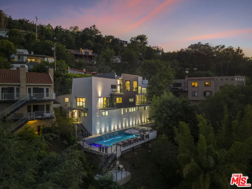 7317 Caverna Drive Los Angeles, CA 90068