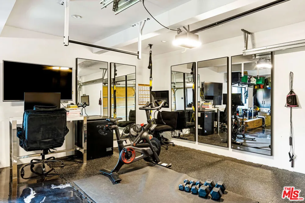 7317 Caverna Drive Los Angeles, CA 90068