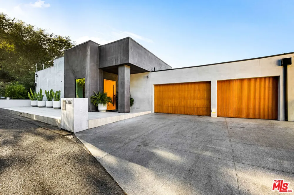 7317 Caverna Drive Los Angeles, CA 90068