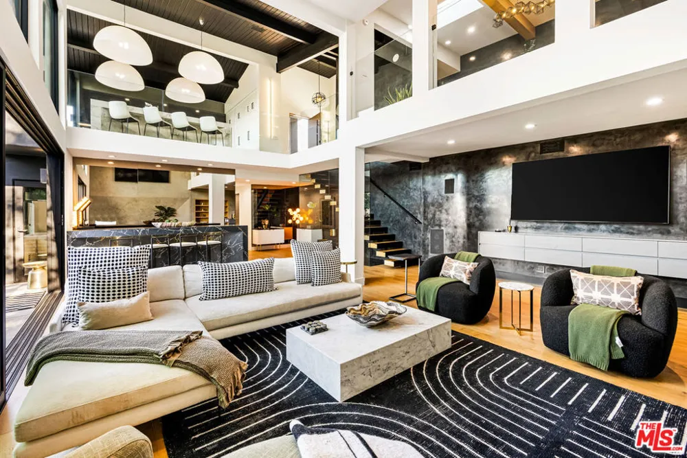 7317 Caverna Drive Los Angeles, CA 90068