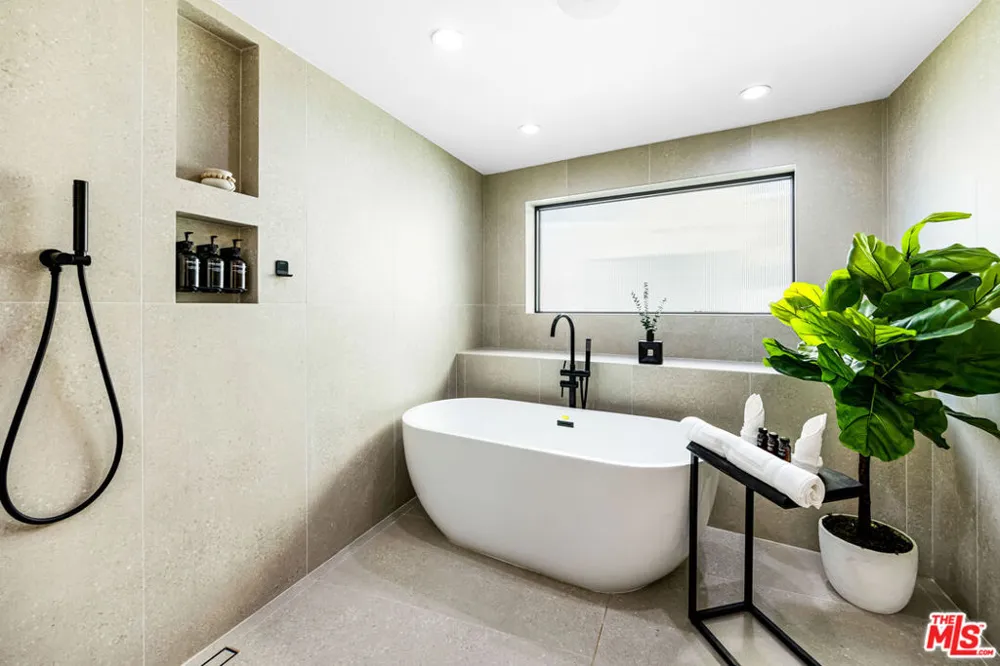 7317 Caverna Drive Los Angeles, CA 90068