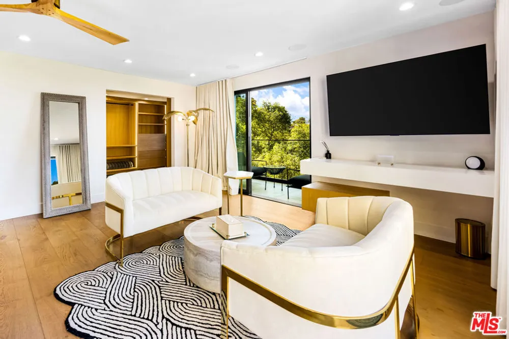 7317 Caverna Drive Los Angeles, CA 90068