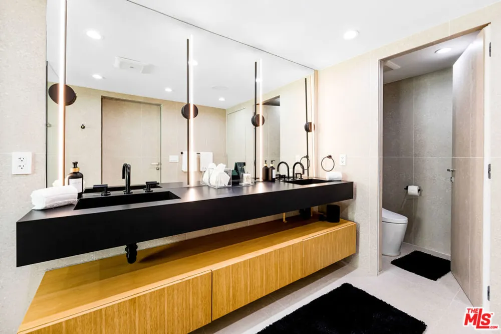 7317 Caverna Drive Los Angeles, CA 90068