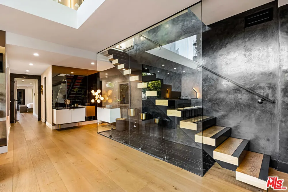 7317 Caverna Drive Los Angeles, CA 90068
