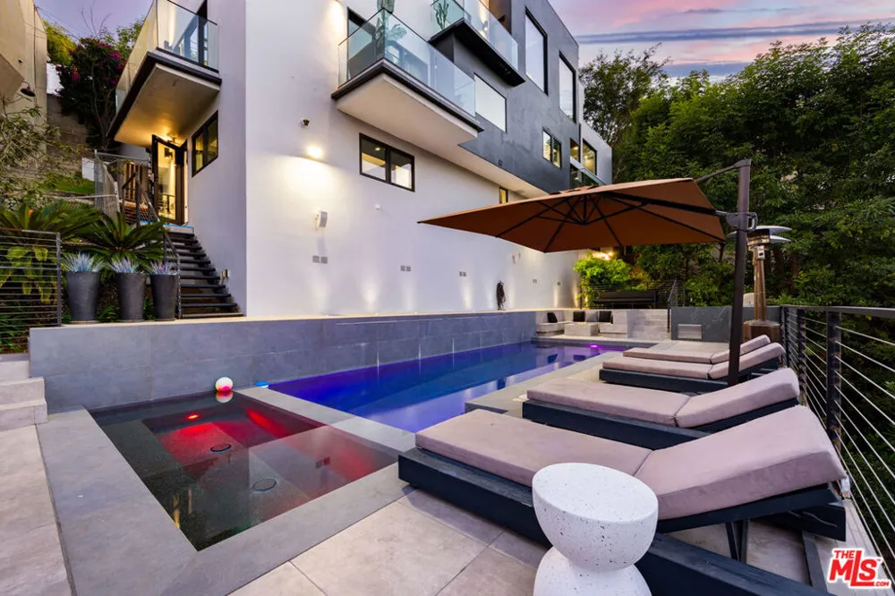 7317 Caverna Drive Los Angeles, CA 90068