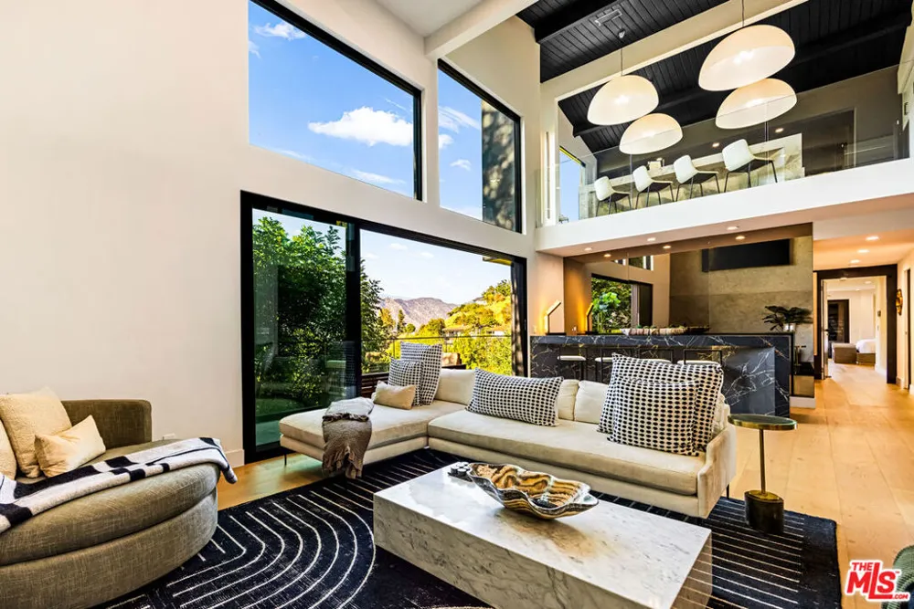 7317 Caverna Drive Los Angeles, CA 90068