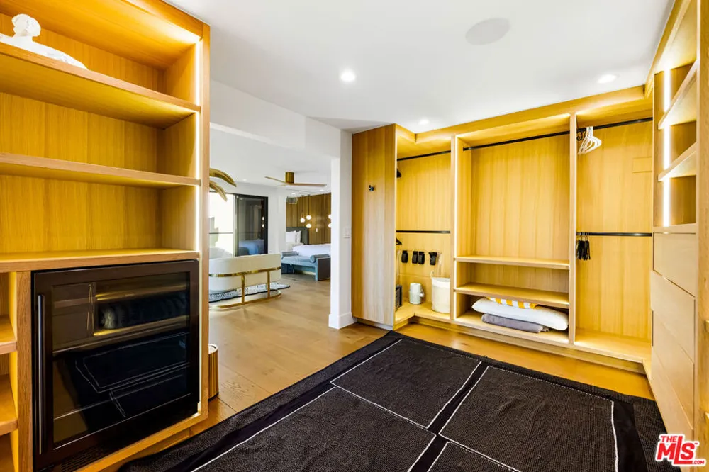 7317 Caverna Drive Los Angeles, CA 90068