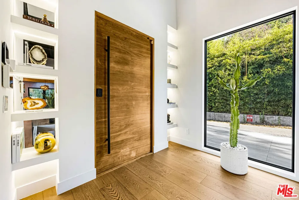 7317 Caverna Drive Los Angeles, CA 90068