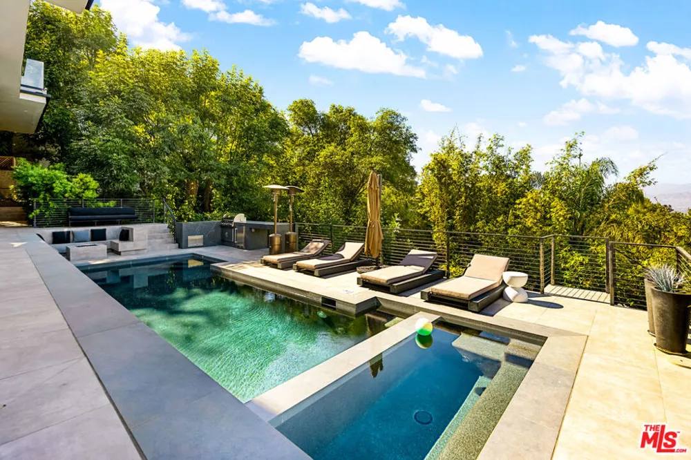 7317 Caverna Drive Los Angeles, CA 90068