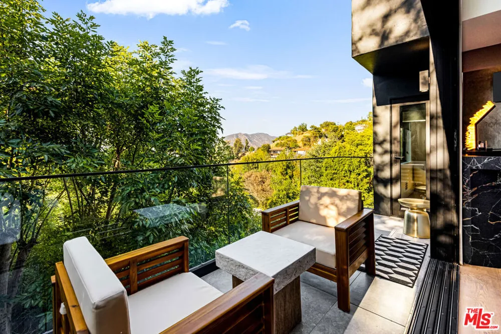 7317 Caverna Drive Los Angeles, CA 90068