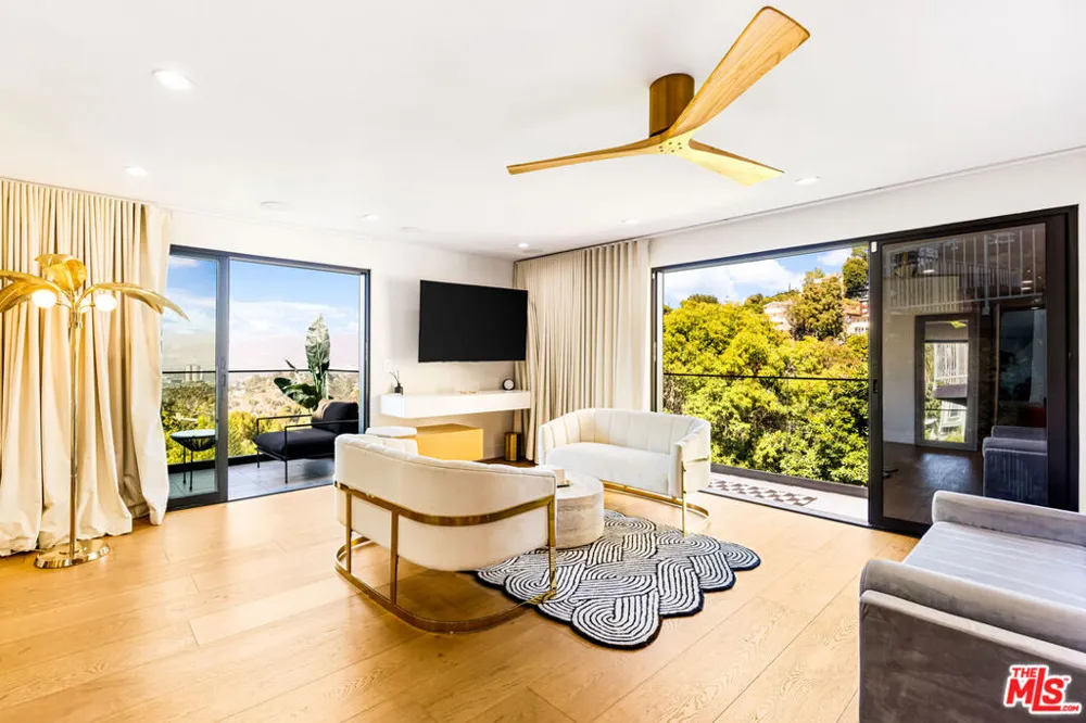 7317 Caverna Drive Los Angeles, CA 90068