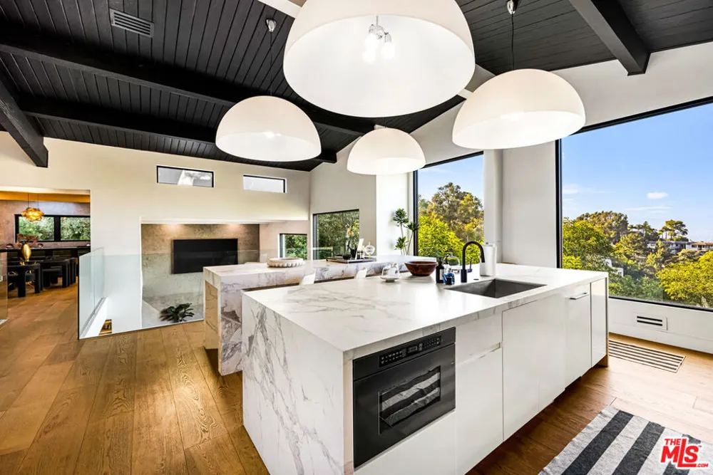 7317 Caverna Drive Los Angeles, CA 90068