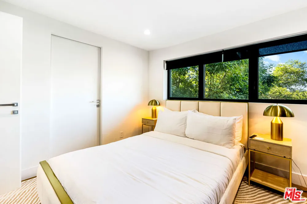 7317 Caverna Drive Los Angeles, CA 90068