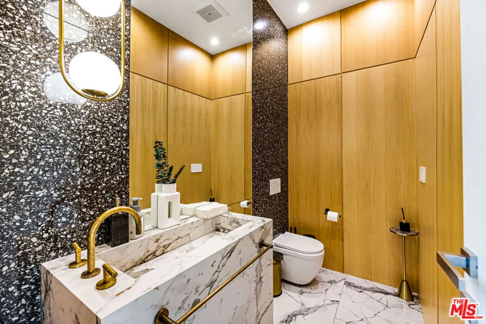7317 Caverna Drive Los Angeles, CA 90068
