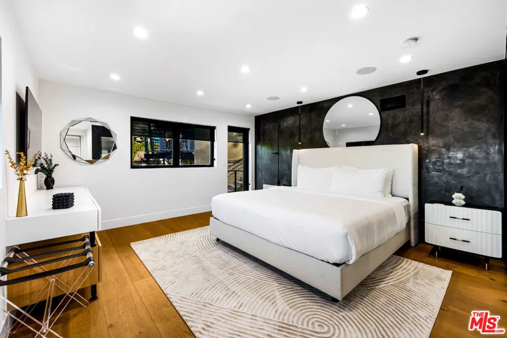 7317 Caverna Drive Los Angeles, CA 90068