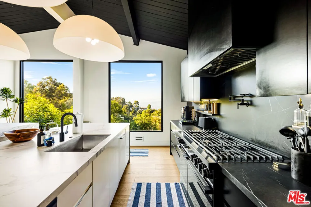 7317 Caverna Drive Los Angeles, CA 90068