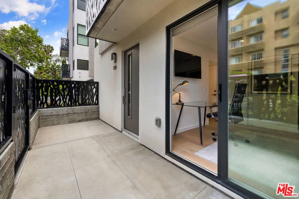 1228 Sycamore Avenue Los Angeles, CA 90038