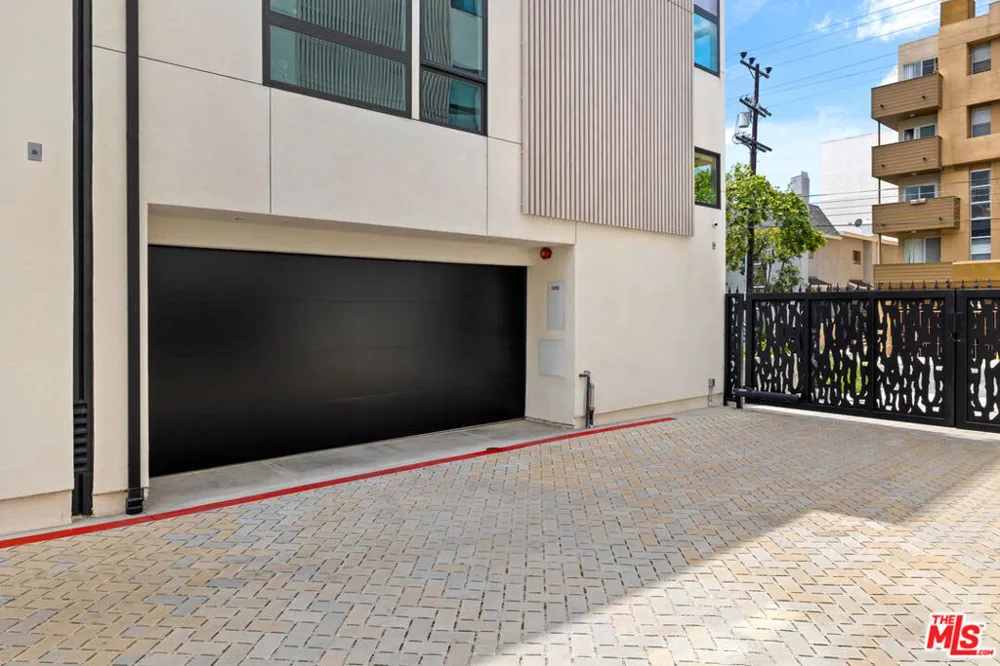 1228 Sycamore Avenue Los Angeles, CA 90038