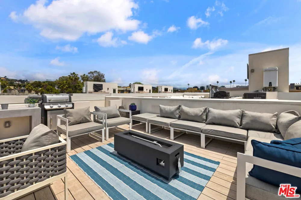 1228 Sycamore Avenue Los Angeles, CA 90038