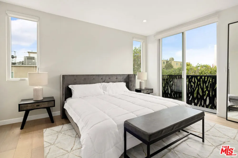 1228 Sycamore Avenue Los Angeles, CA 90038