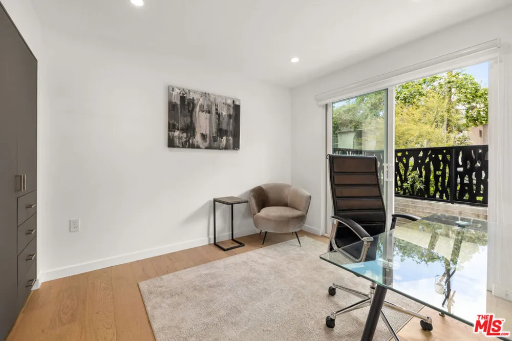 1228 Sycamore Avenue Los Angeles, CA 90038