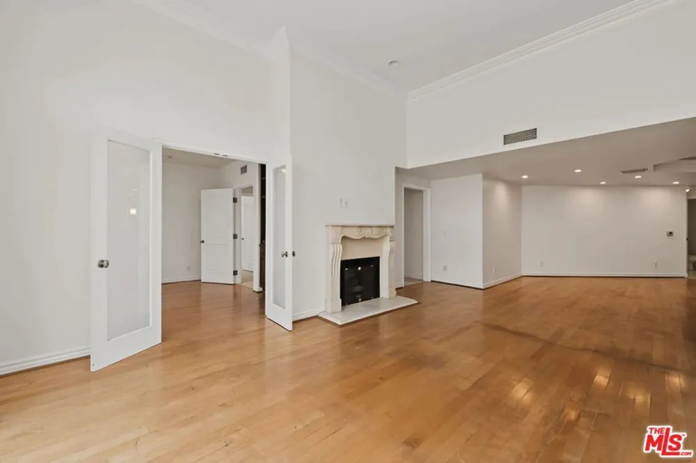 430 Oakhurst Drive #PH406 Beverly Hills, CA 90210
