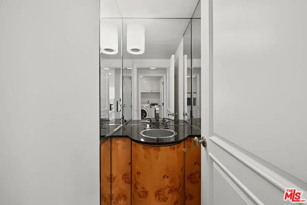 430 Oakhurst Drive #PH406 Beverly Hills, CA 90210