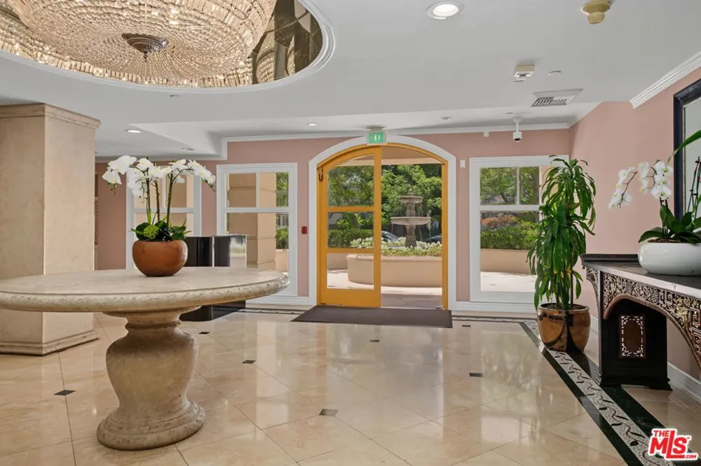 430 Oakhurst Drive #PH406 Beverly Hills, CA 90210