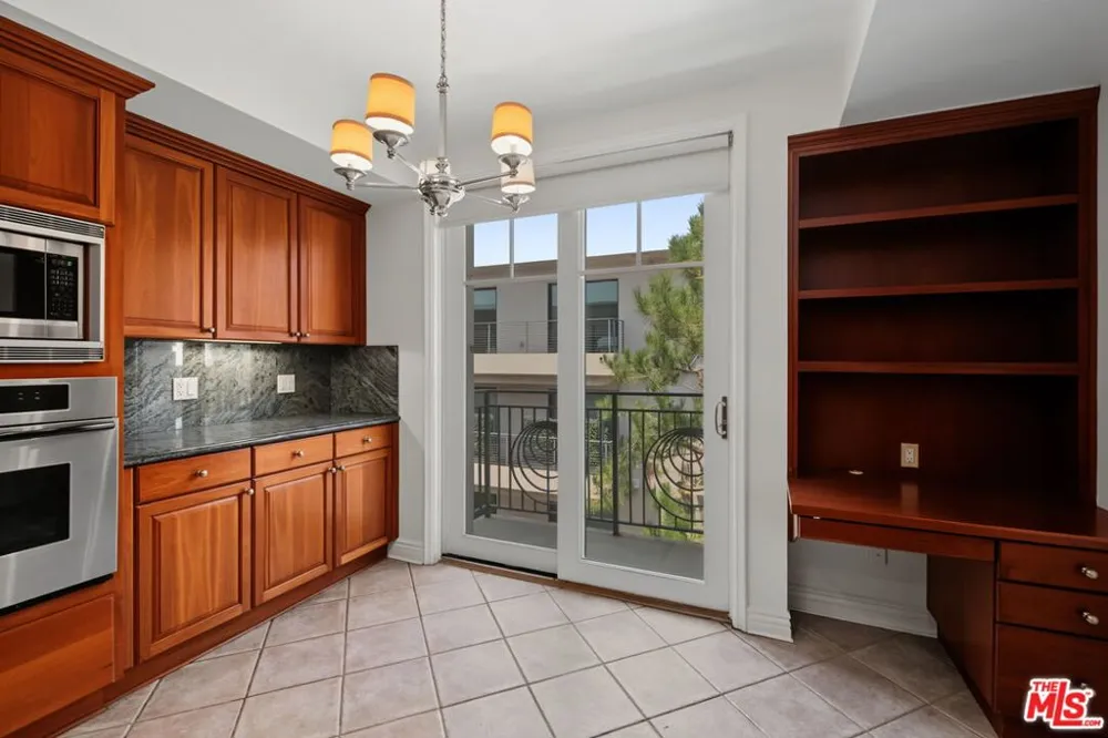 430 Oakhurst Drive #PH406 Beverly Hills, CA 90210