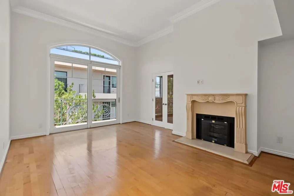 430 Oakhurst Drive #PH406 Beverly Hills, CA 90210