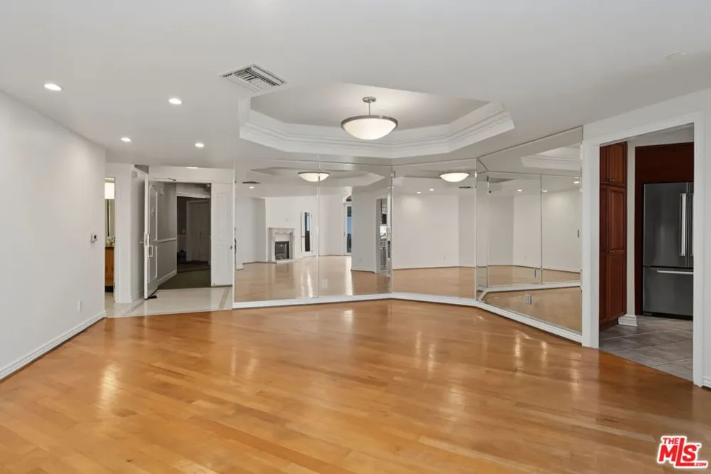 430 Oakhurst Drive #PH406 Beverly Hills, CA 90210