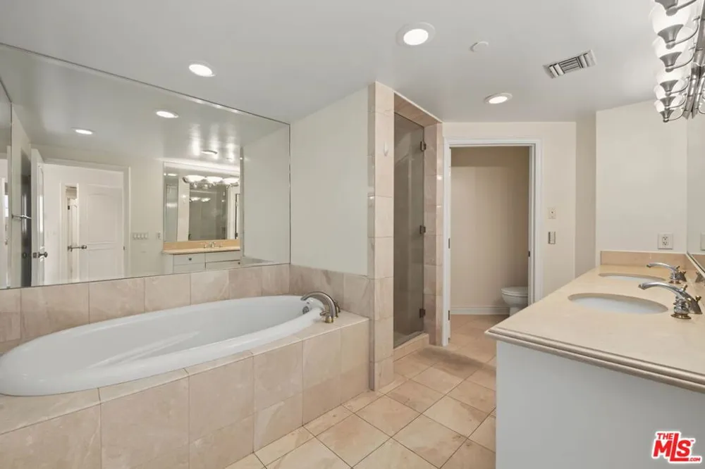 430 Oakhurst Drive #PH406 Beverly Hills, CA 90210