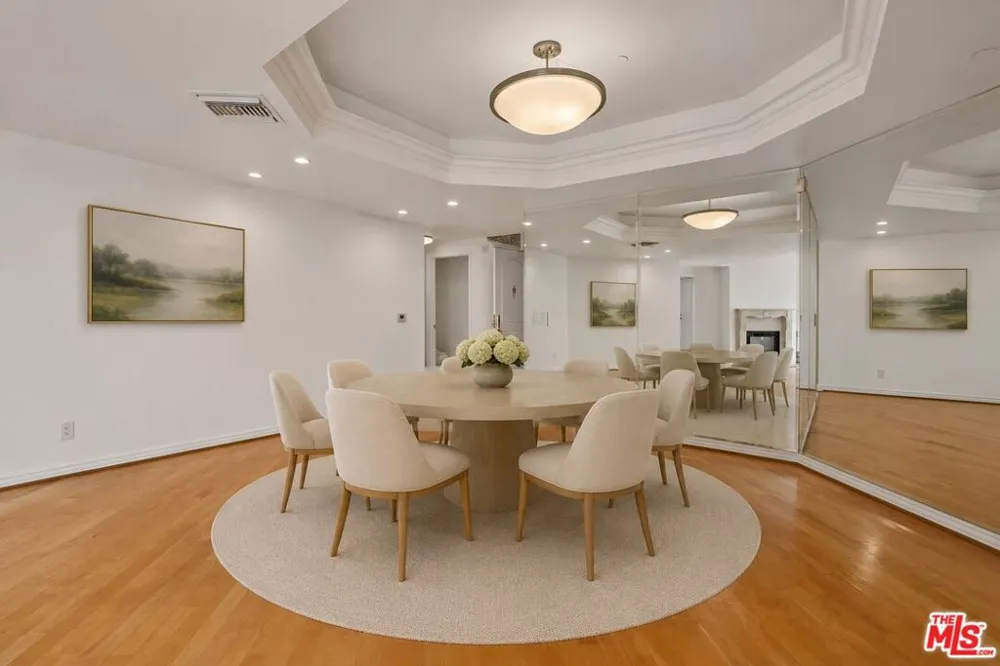 430 Oakhurst Drive #PH406 Beverly Hills, CA 90210