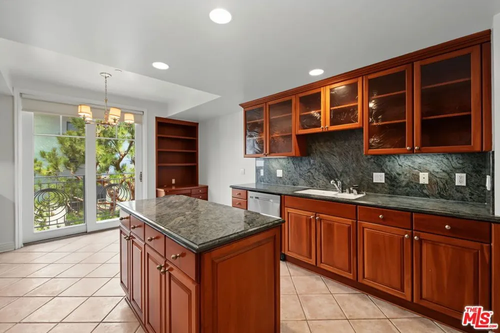 430 Oakhurst Drive #PH406 Beverly Hills, CA 90210