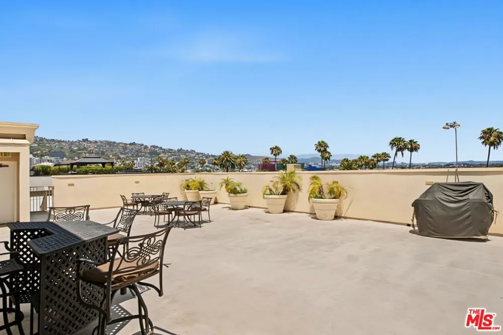 430 Oakhurst Drive #PH406 Beverly Hills, CA 90210