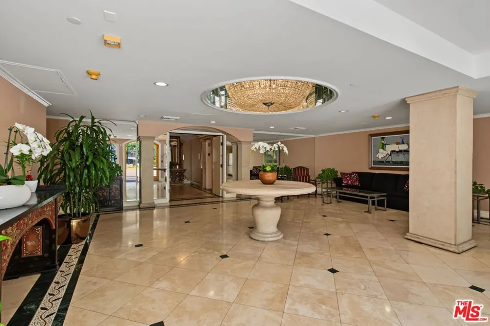 430 Oakhurst Drive #PH406 Beverly Hills, CA 90210