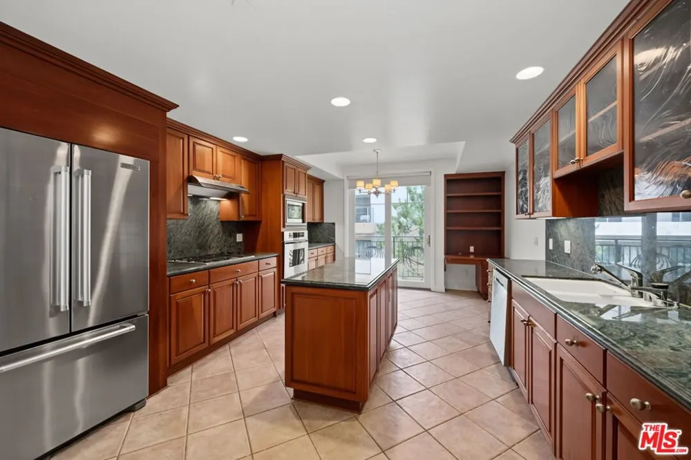 430 Oakhurst Drive #PH406 Beverly Hills, CA 90210
